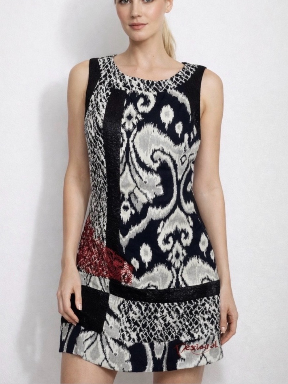 DESIGUAL SIZE 42 Sleeveless Patterned Shift Dress in Black, White & Red